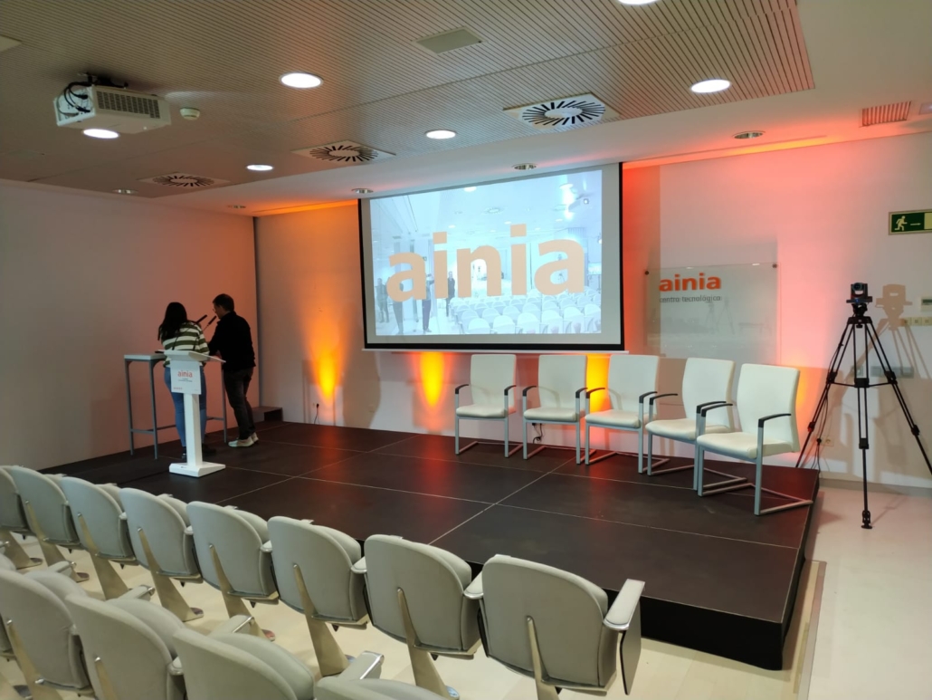 Alquiler Proyector y Pantalla