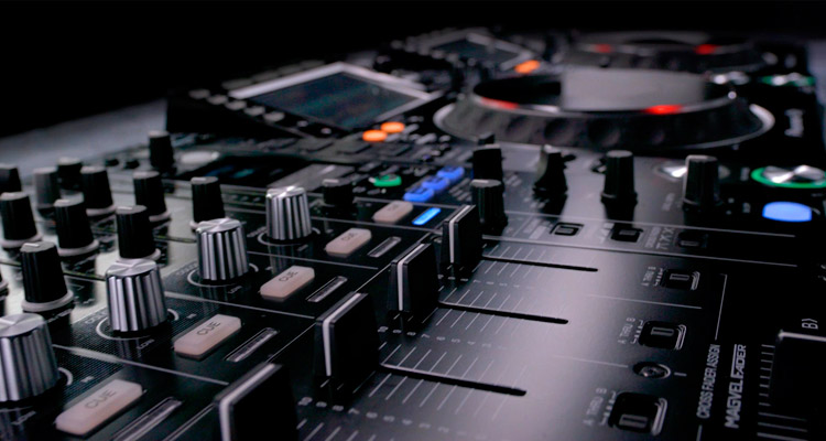 Pioneer CDJ 2000 Nexus 2 Pioneer CDJ 2000 Nexus 2